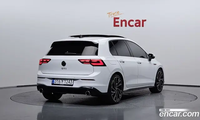 Volkswagen Golf 2023 2.0 АКПП, миниатюра 2