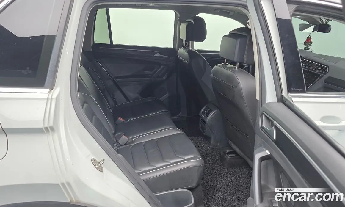 Volkswagen Tiguan 2023 2.0 АКПП, фото 12