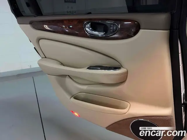 Jaguar XJ 2009 2.7 АКПП, миниатюра 12