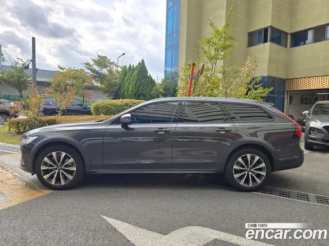 Volvo V90 2022 2.0 АКПП, миниатюра 4 Volvo V90 2022 2.0 АКПП, миниатюра 4