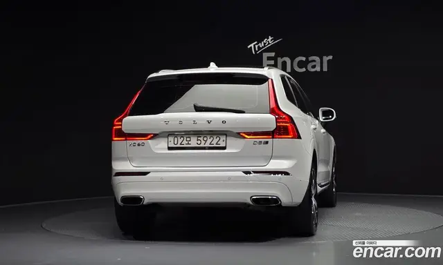 Volvo XC60 2018 2.0 АКПП, миниатюра 3