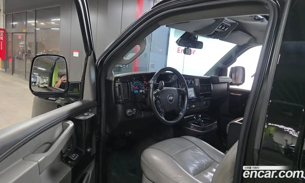 Chevrolet Express Van 2019 6.0 АКПП, фото 10