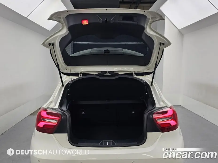 Mercedes-Benz A-Class 2018 1.6 АКПП, фото 19