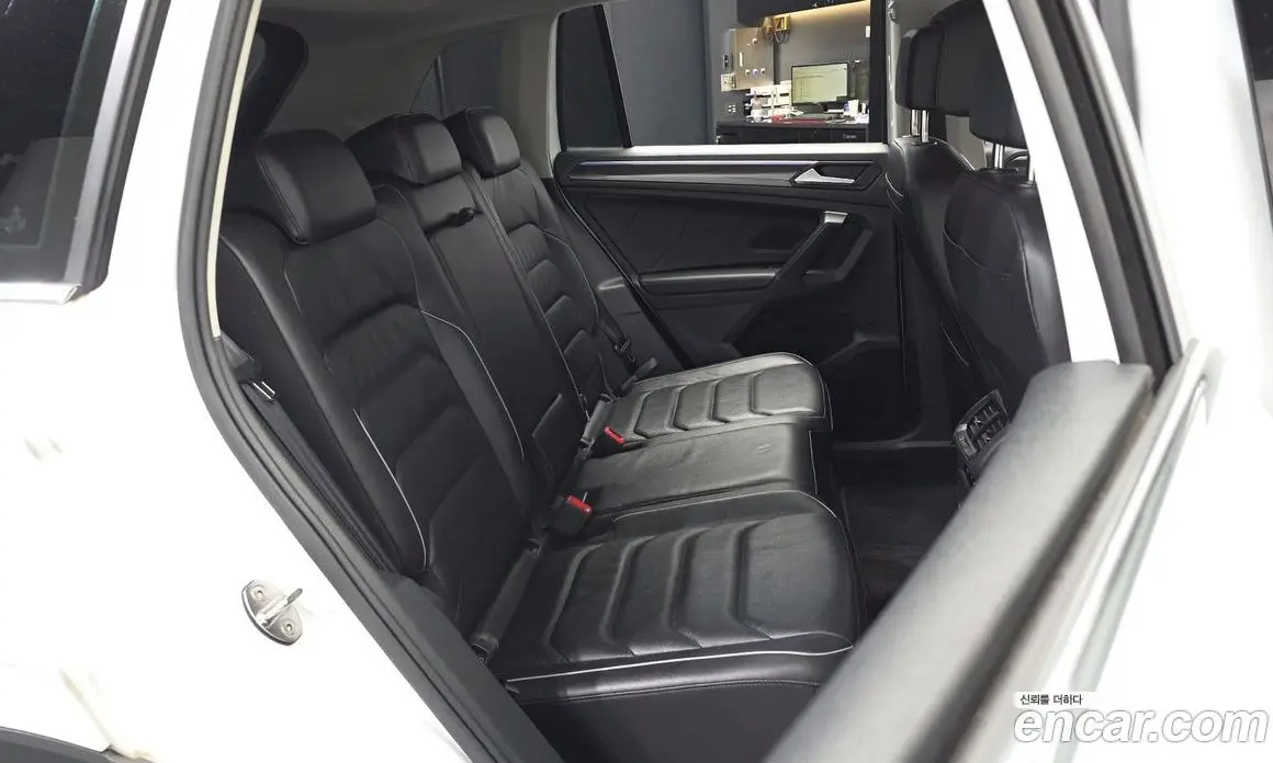Volkswagen Tiguan 2022 2.0 АКПП, фото 17