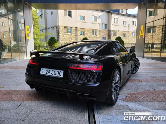 Audi R8 2017 5.2 АКПП, миниатюра 3