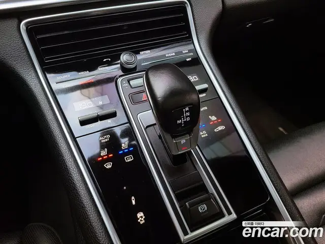 Porsche Panamera 2018 3.0 АКПП, миниатюра 12
