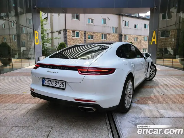 Porsche Panamera 2018 3.0 АКПП, миниатюра 3