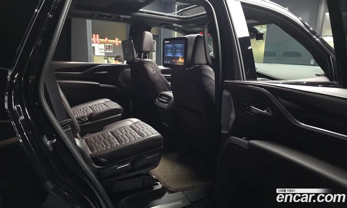 Cadillac Escalade 2023 6.2 АКПП, фото 18