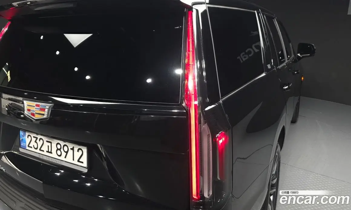 Cadillac Escalade 2023 6.2 АКПП, фото 9
