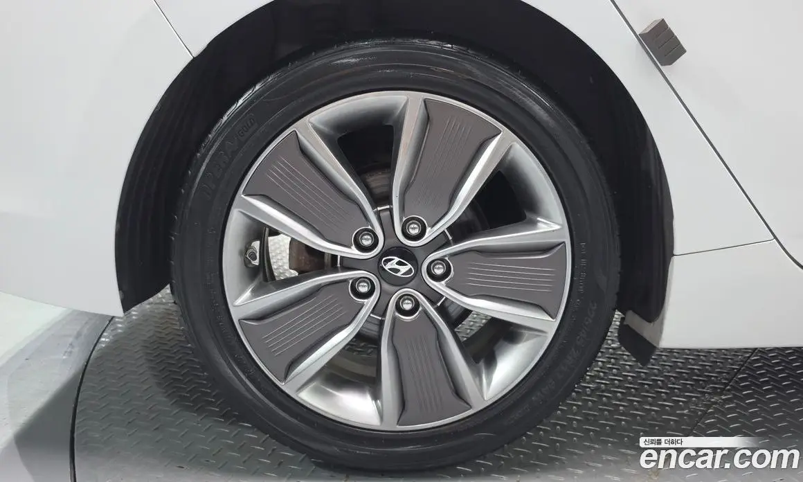 Hyundai Ioniq 2016 1.6 АКПП, фото 5