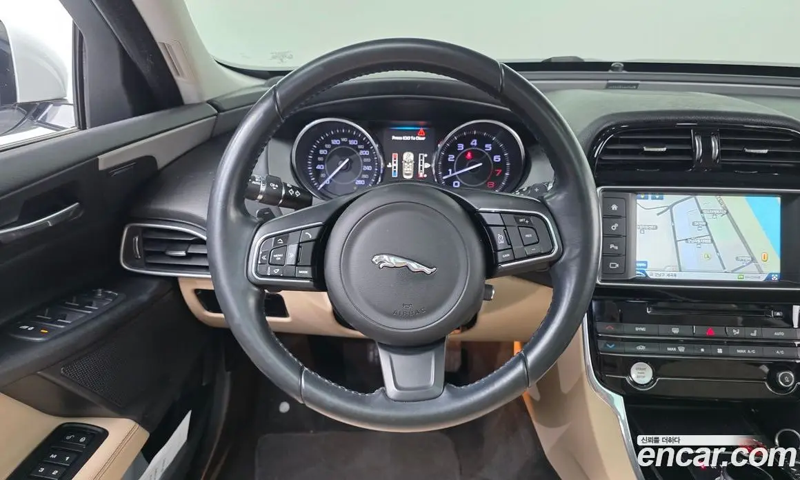 Jaguar XE 2016 2.0 АКПП, фото 13