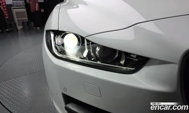Jaguar XE 2017 2.0 АКПП, миниатюра 8 Jaguar XE 2017 2.0 АКПП, миниатюра 8