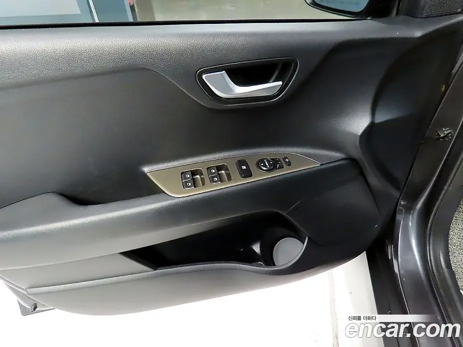 Kia Stonic 2019 1.4 АКПП, фото 14