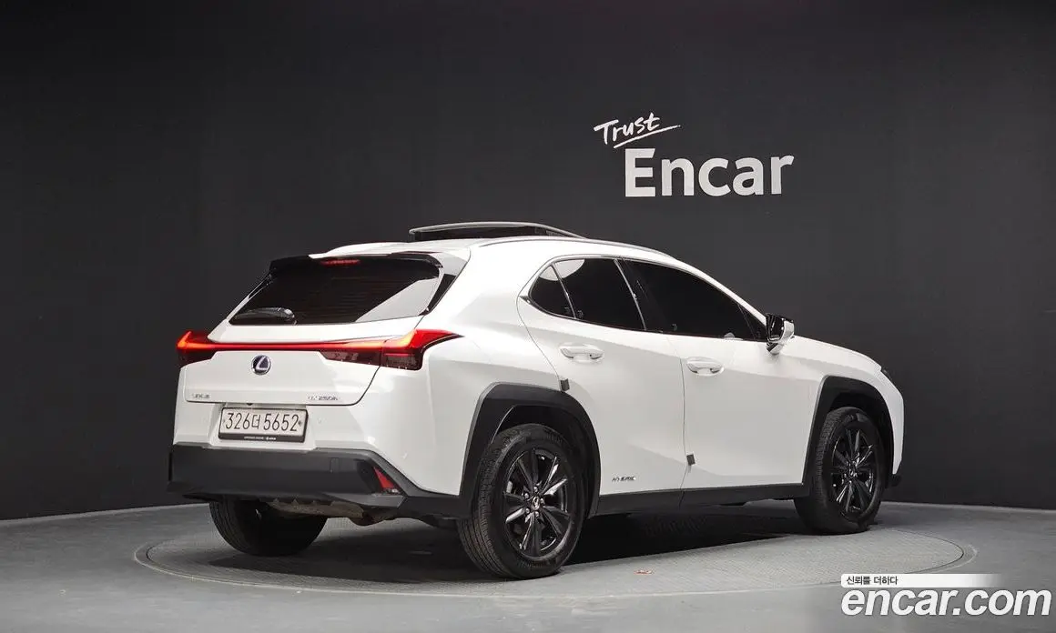 Lexus UX 2019 2.0 АКПП, фото 2 Lexus UX 2019 2.0 АКПП, фото 2