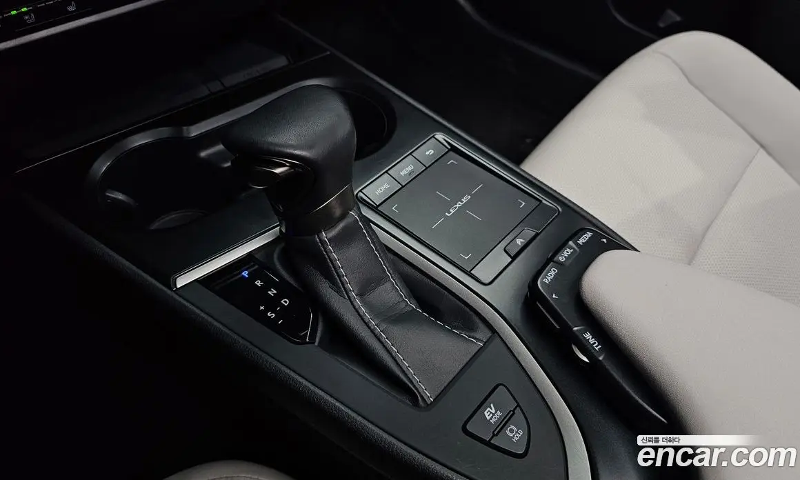Lexus UX 2019 2.0 АКПП, фото 12 Lexus UX 2019 2.0 АКПП, фото 12