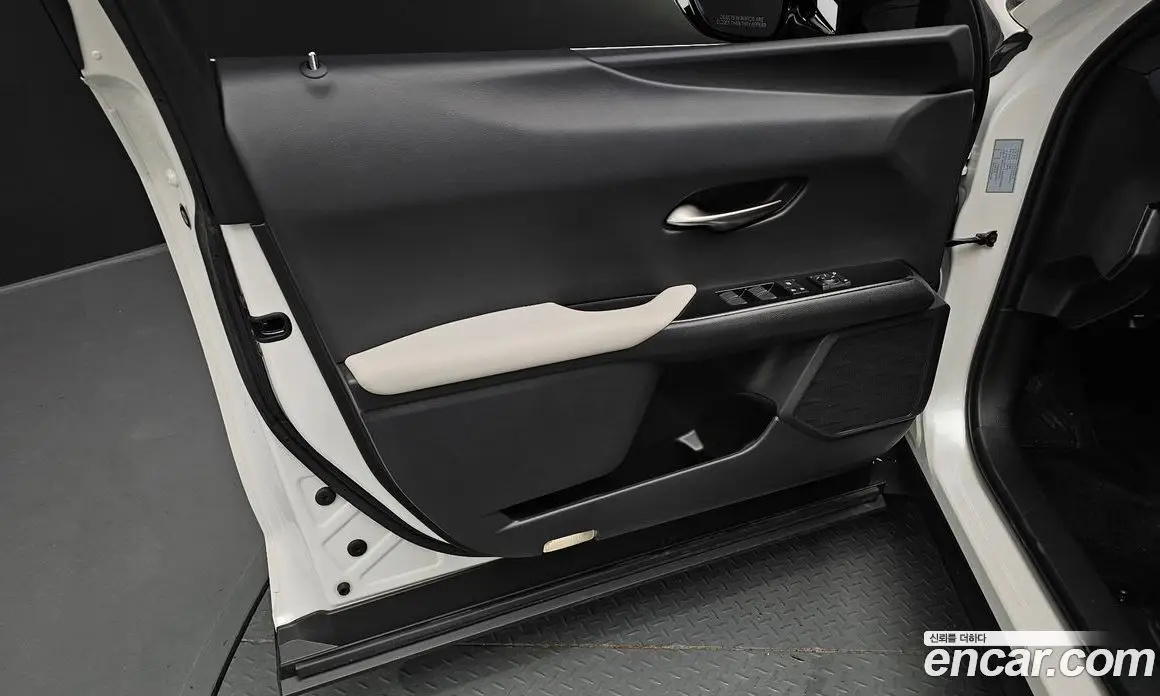 Lexus UX 2019 2.0 АКПП, фото 14 Lexus UX 2019 2.0 АКПП, фото 14
