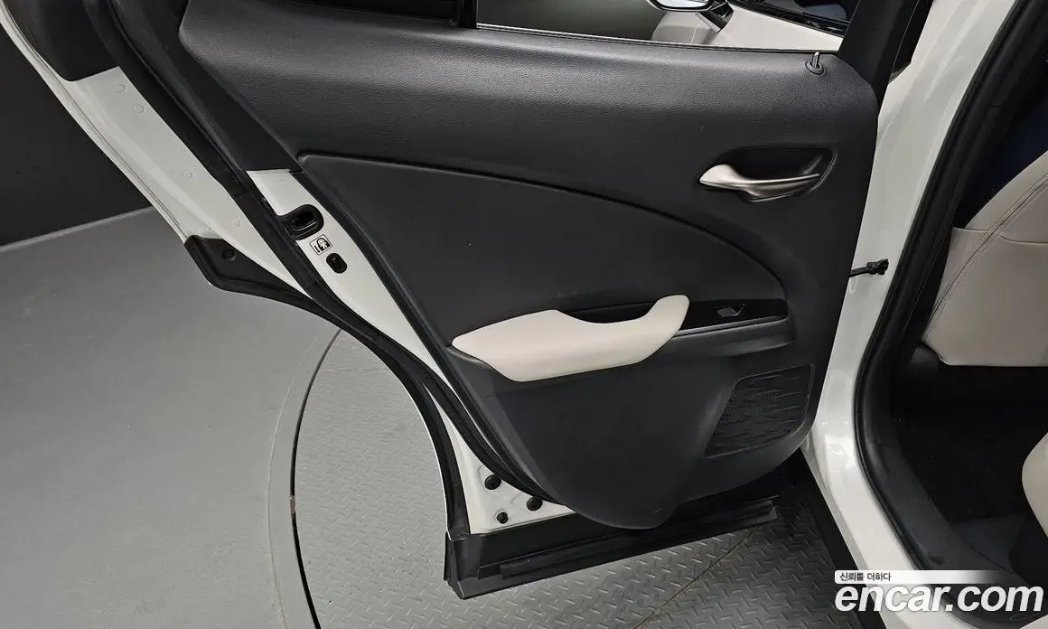Lexus UX 2019 2.0 АКПП, фото 15 Lexus UX 2019 2.0 АКПП, фото 15