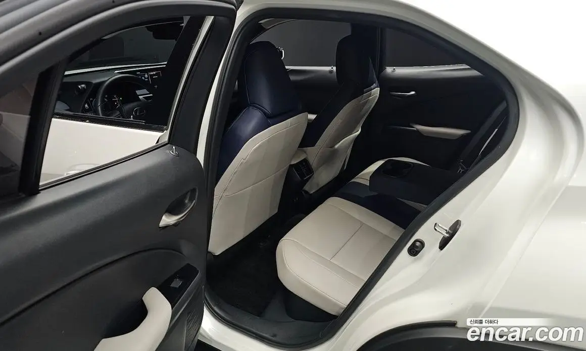 Lexus UX 2019 2.0 АКПП, фото 18 Lexus UX 2019 2.0 АКПП, фото 18