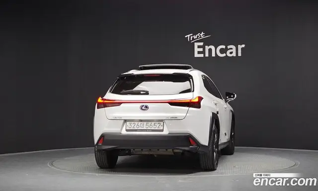 Lexus UX 2019 2.0 АКПП, миниатюра 4 Lexus UX 2019 2.0 АКПП, миниатюра 4