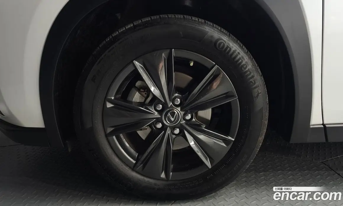 Lexus UX 2019 2.0 АКПП, фото 5 Lexus UX 2019 2.0 АКПП, фото 5
