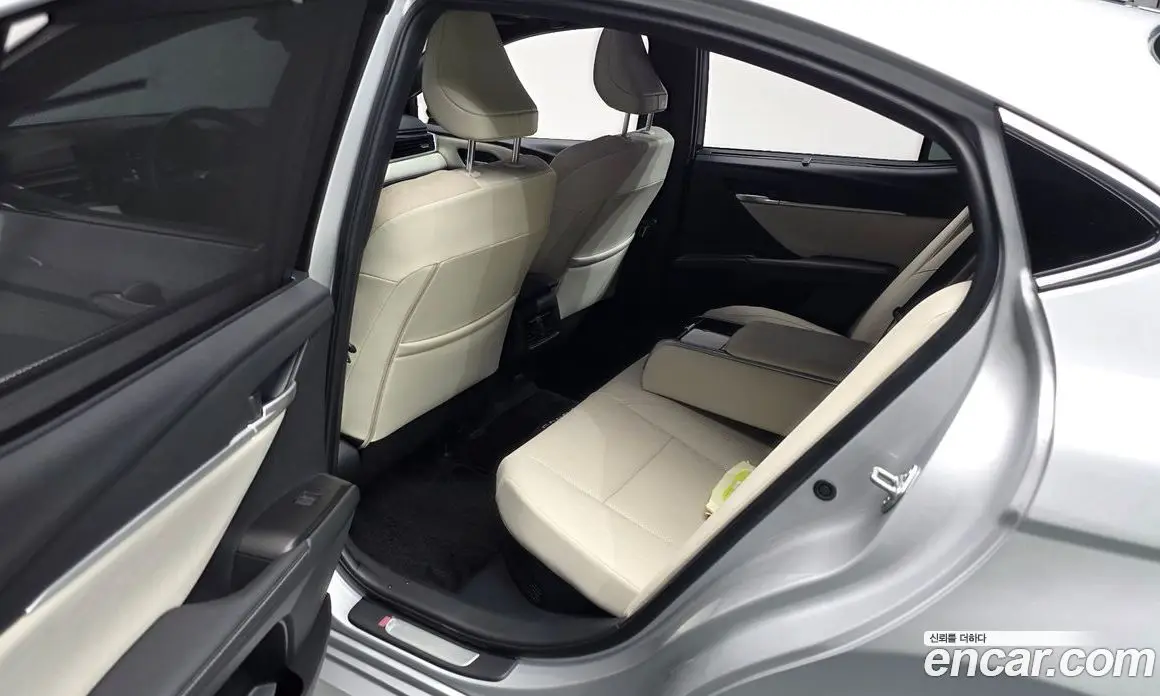 Toyota Camry 2025 2.5 АКПП, фото 15