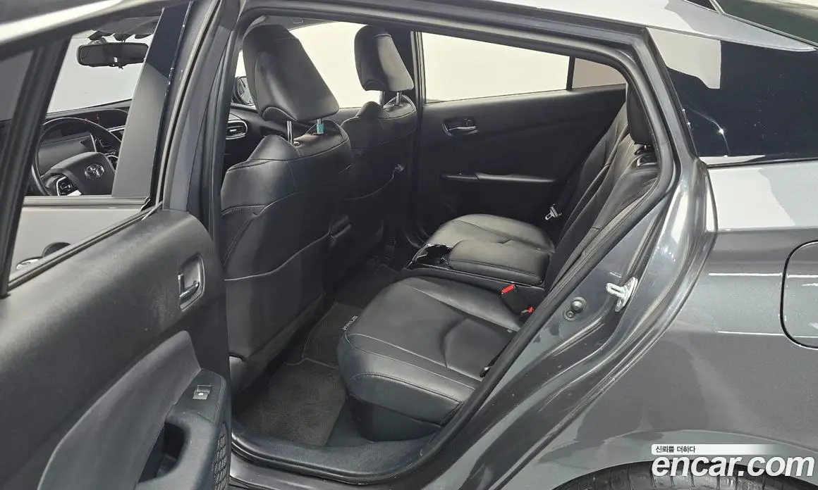 Toyota Prius 2017 1.8 АКПП, фото 11