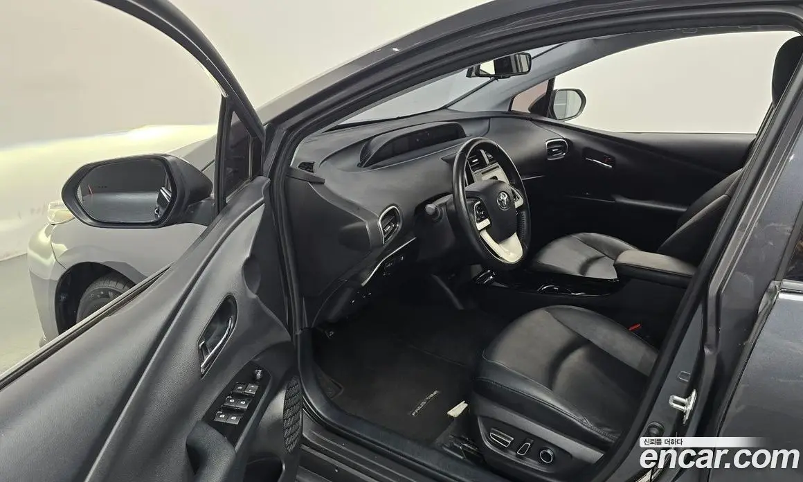 Toyota Prius 2017 1.8 АКПП, фото 10