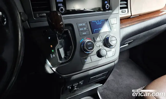 Toyota Sienna 2018 3.5 АКПП, миниатюра 9