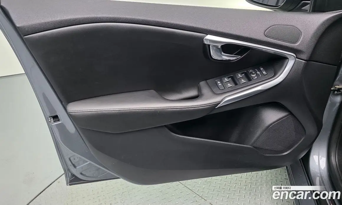 Volvo V40 2018 2.0 АКПП, фото 14 Volvo V40 2018 2.0 АКПП, фото 14