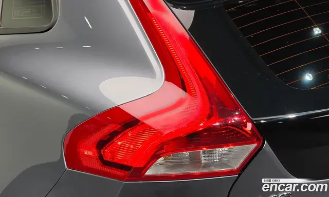 Volvo V40 2018 2.0 АКПП, миниатюра 9 Volvo V40 2018 2.0 АКПП, миниатюра 9