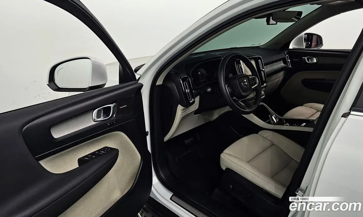 Volvo XC40 2024 2.0 АКПП, фото 13