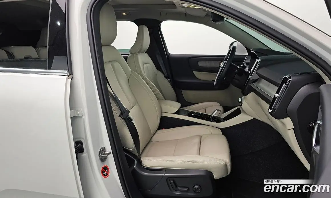 Volvo XC40 2024 2.0 АКПП, фото 17