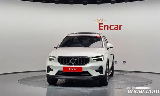 Volvo XC40 2024 2.0 АКПП, миниатюра 3