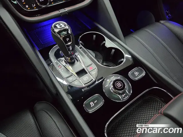 Bentley Bentayga 2024 4.0 АКПП, миниатюра 9 Bentley Bentayga 2024 4.0 АКПП, миниатюра 9