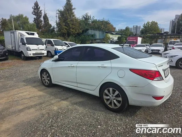 Hyundai Accent 2012 1.6 МКПП, миниатюра 3