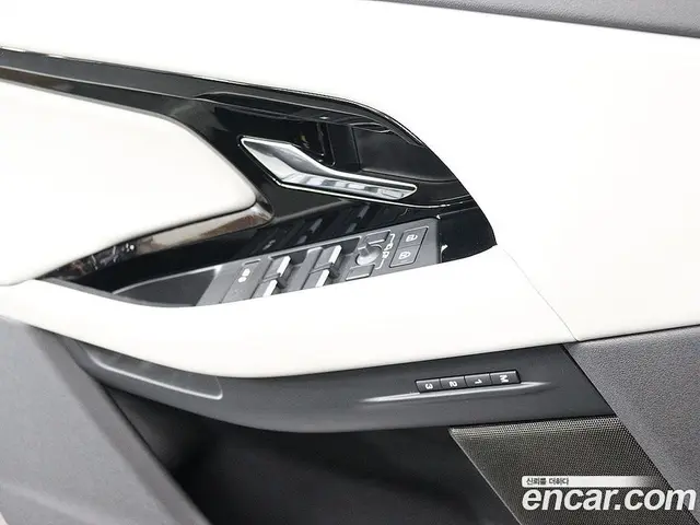 Land Rover Range Rover Evoque 2025 2.0 АКПП, миниатюра 10