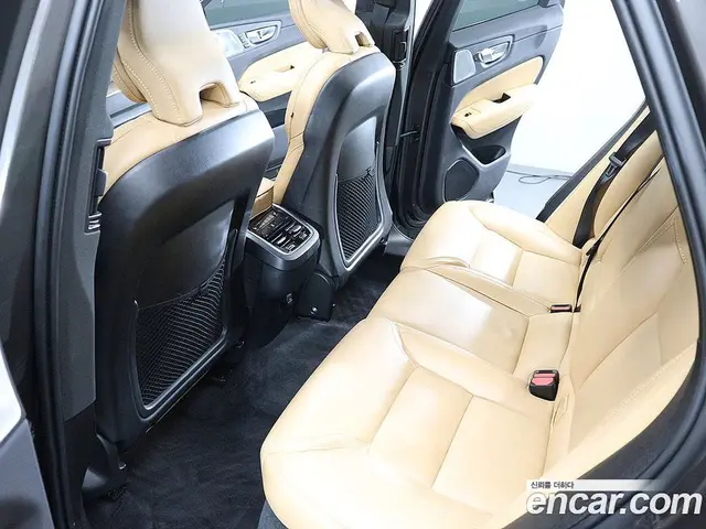 Volvo XC60 2024 2.0 АКПП, миниатюра 10