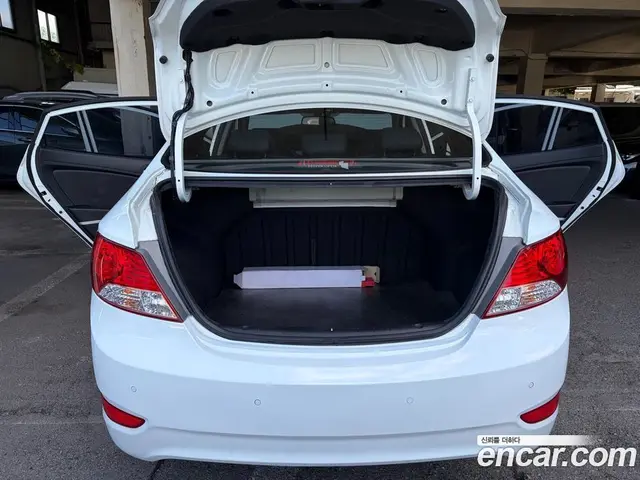 Hyundai Accent 2011 1.6 АКПП, миниатюра 2
