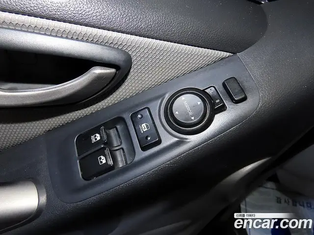 Hyundai Starex 2010 2.5 АКПП, миниатюра 12