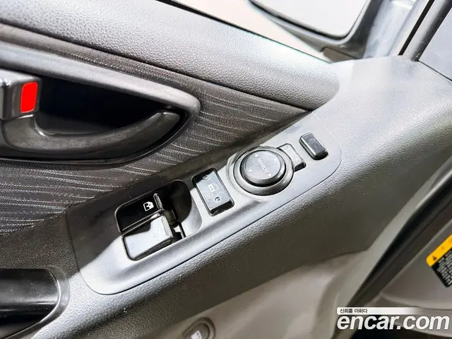 Hyundai Starex 2017 2.5 АКПП, миниатюра 10
