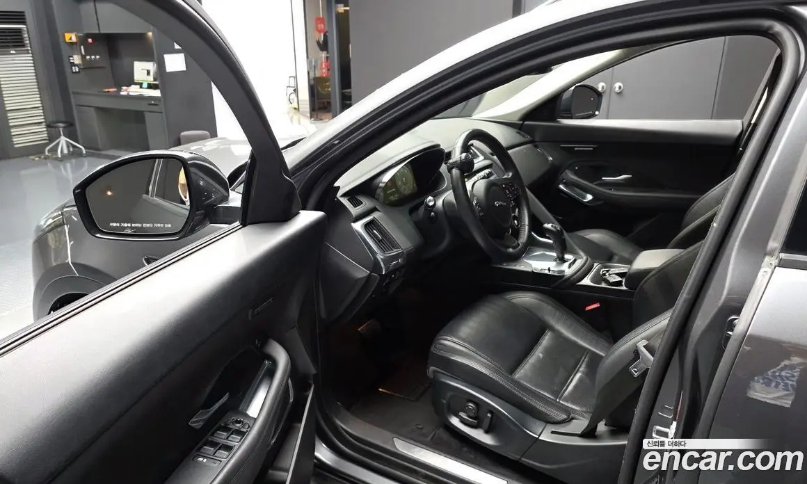 Jaguar E-Pace 2019 2.0 АКПП, фото 13