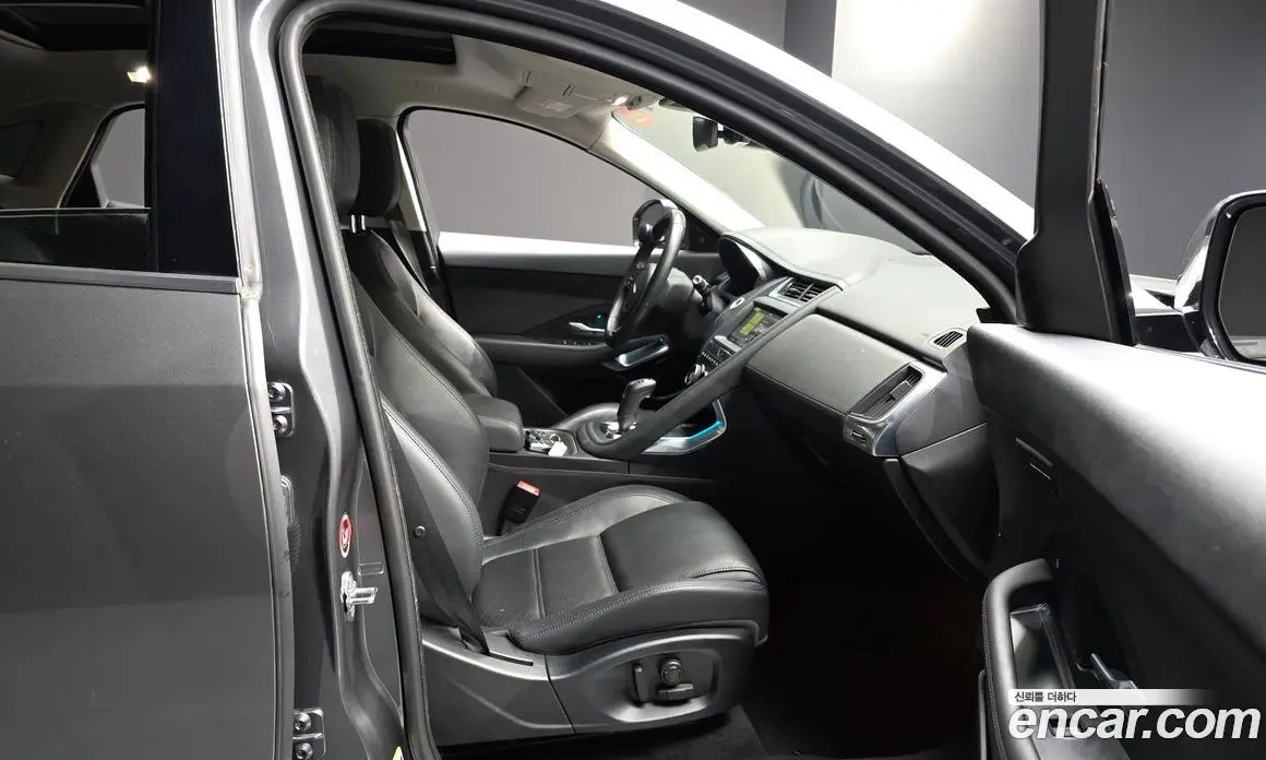 Jaguar E-Pace 2019 2.0 АКПП, фото 16