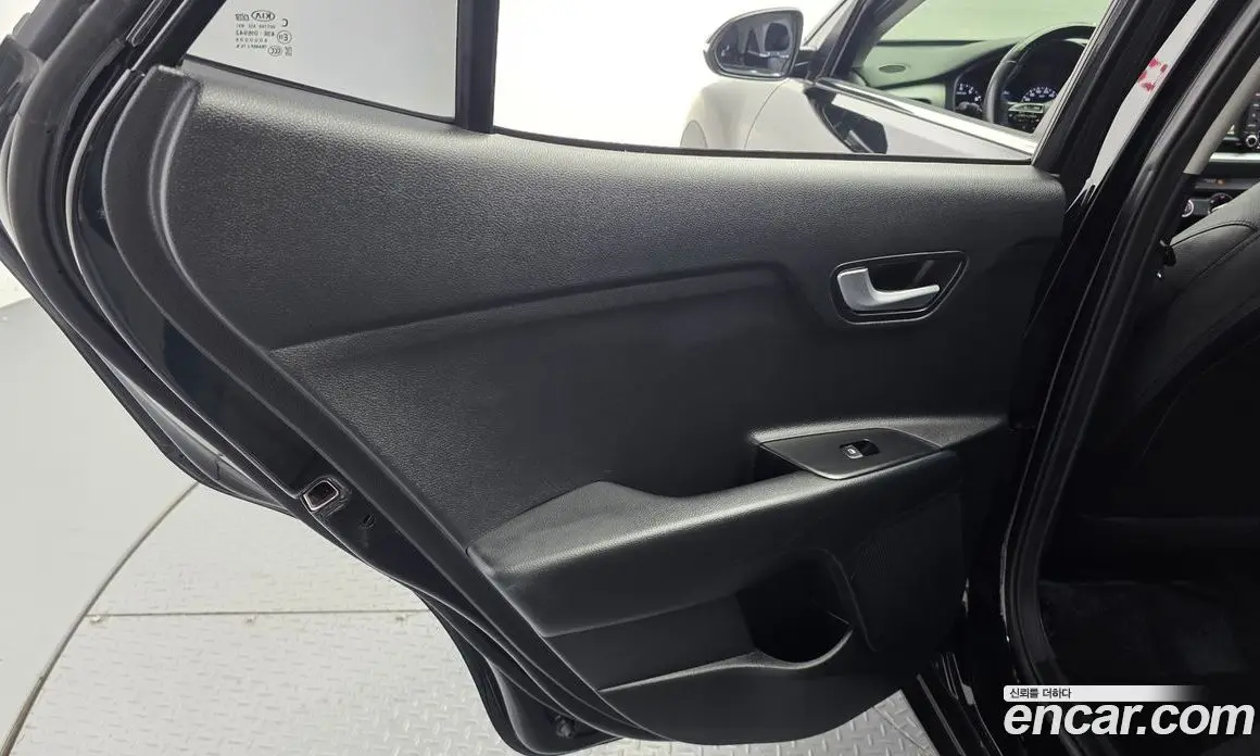 Kia Stonic 2018 1.4 АКПП, фото 15