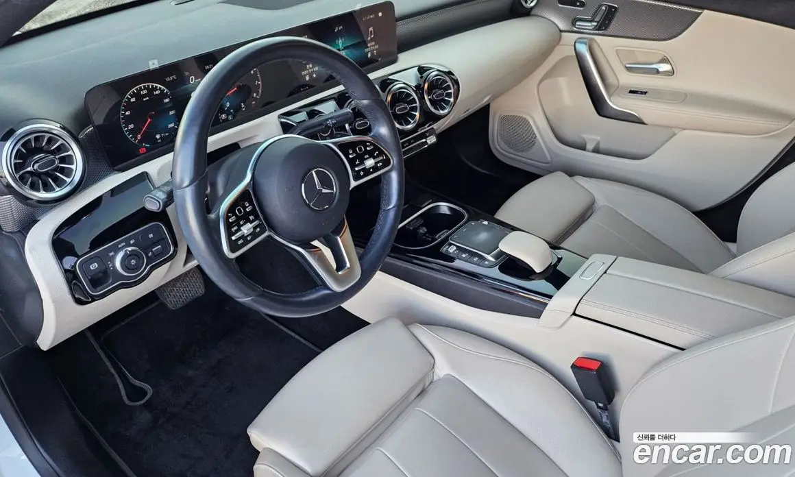 Mercedes-Benz A-Class 2022 2.0 АКПП, фото 11