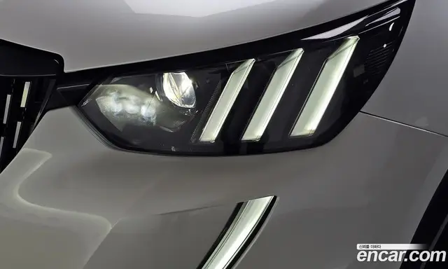 Peugeot 2008 2020 1.5 АКПП, миниатюра 7