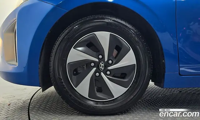 Hyundai Ioniq 2016 1.6 АКПП, миниатюра 5