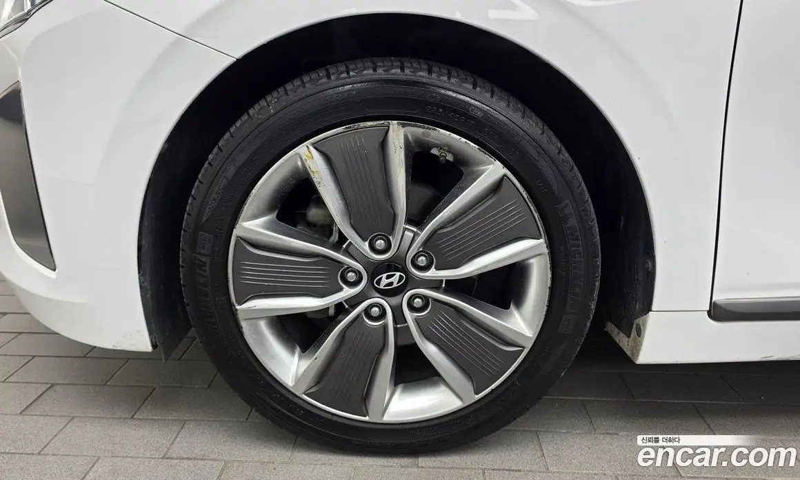 Hyundai Ioniq 2016 1.6 АКПП, фото 5