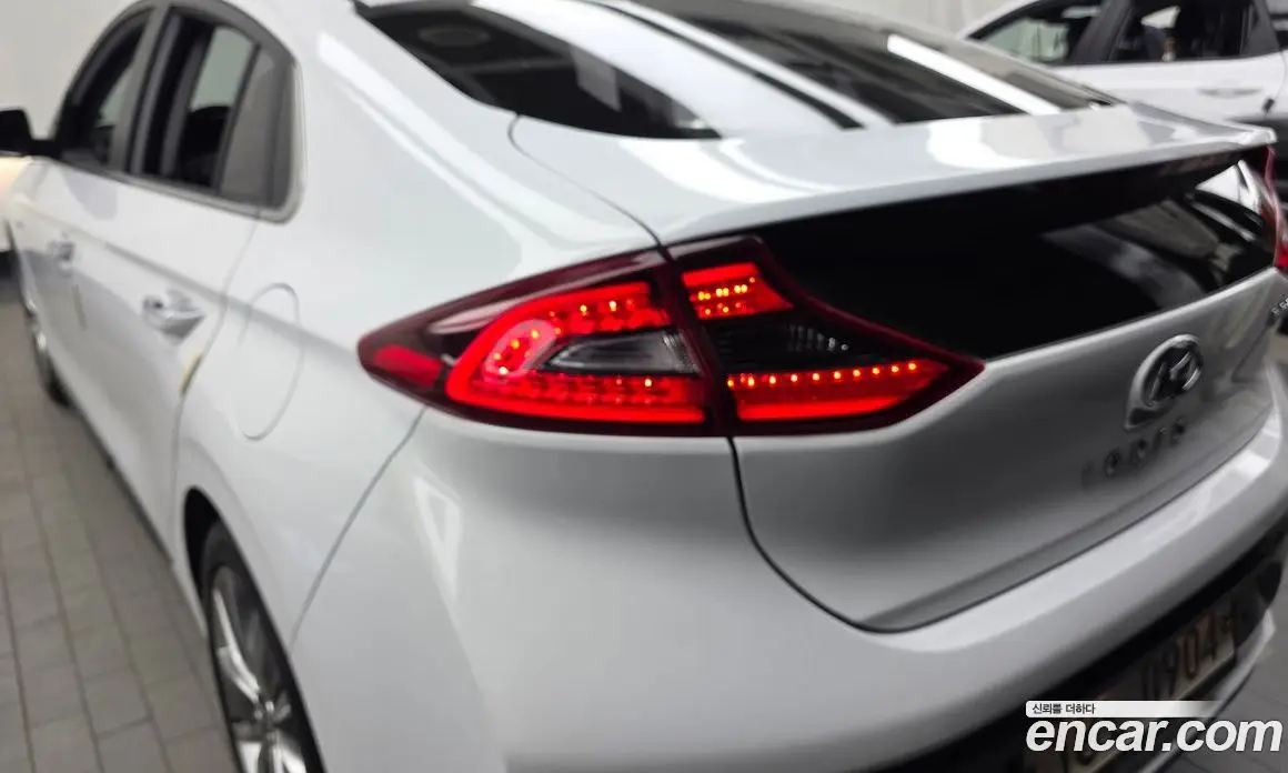 Hyundai Ioniq 2016 1.6 АКПП, фото 9