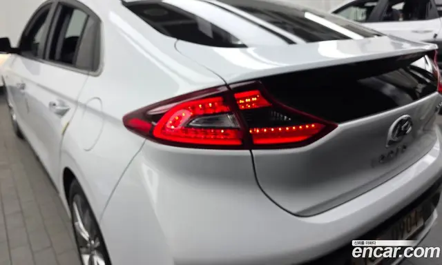 Hyundai Ioniq 2016 1.6 АКПП, миниатюра 9