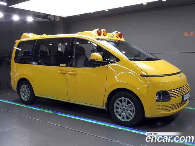 Hyundai Staria, 2025, 9 900 км